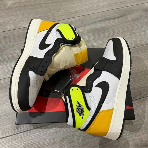 Air Jordan 1 Retro High “Volt” OG Men's 11.5 - Picture 8 of 8
